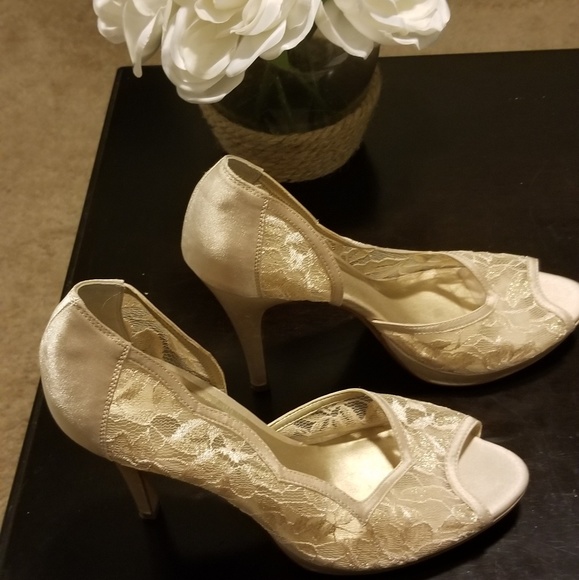 Sexy Lace Champagne Heels - Picture 3 of 4